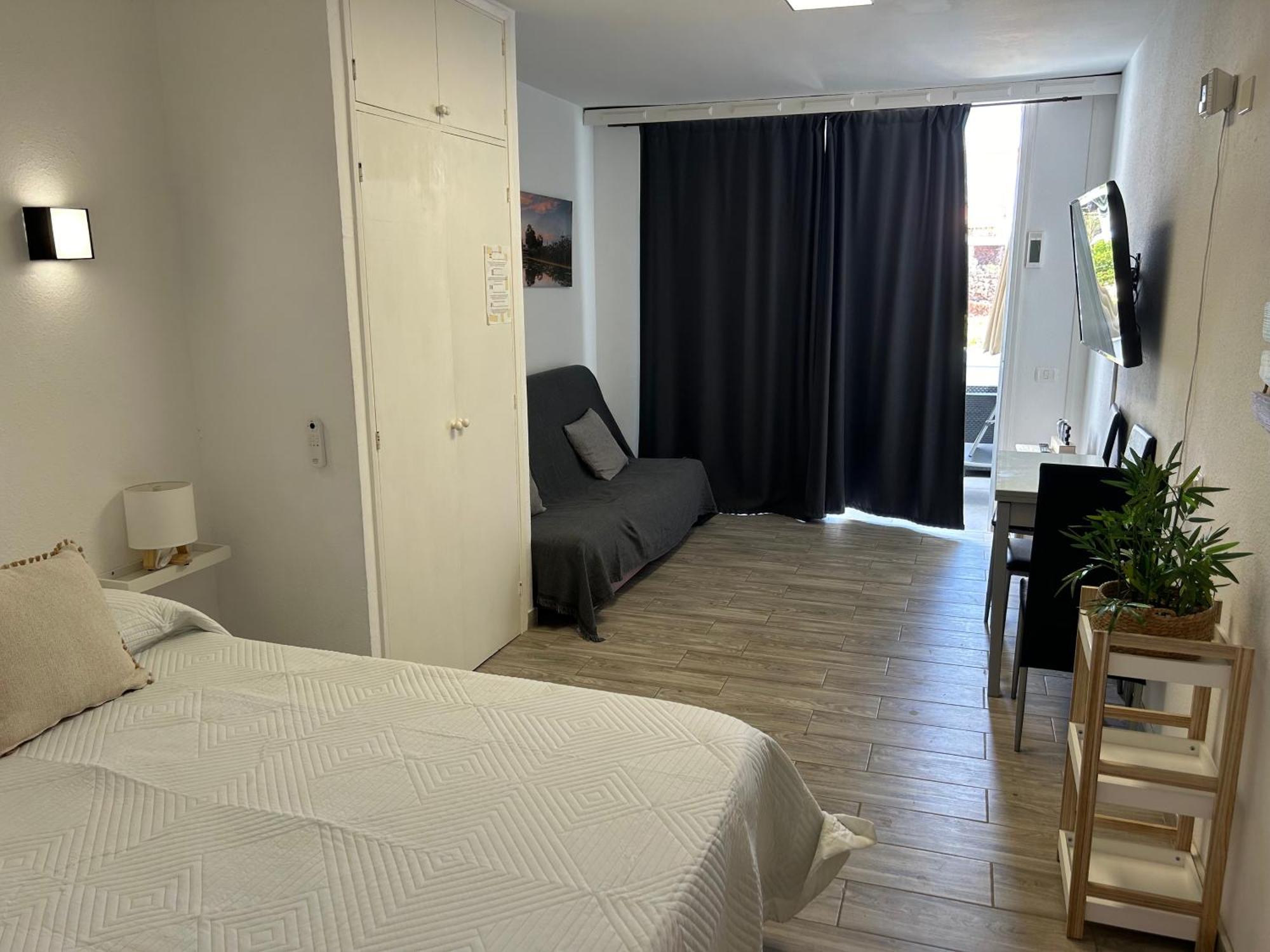 Sunny Apt With Terrace Coastal Area South Arona Арона Екстериор снимка
