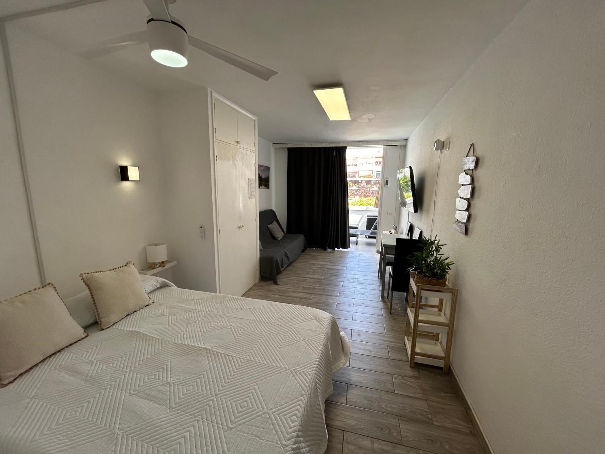 Sunny Apt With Terrace Coastal Area South Arona Арона Екстериор снимка